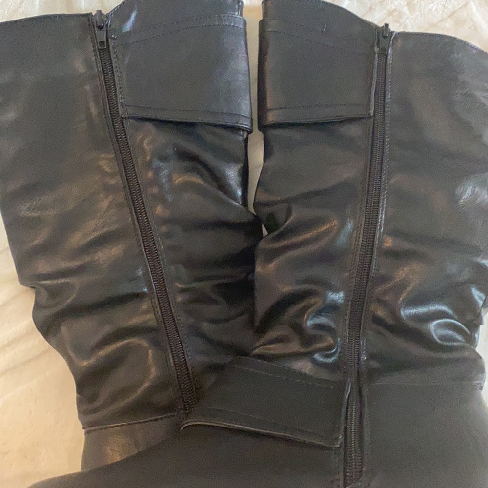 Boots - Picture 4 of 4